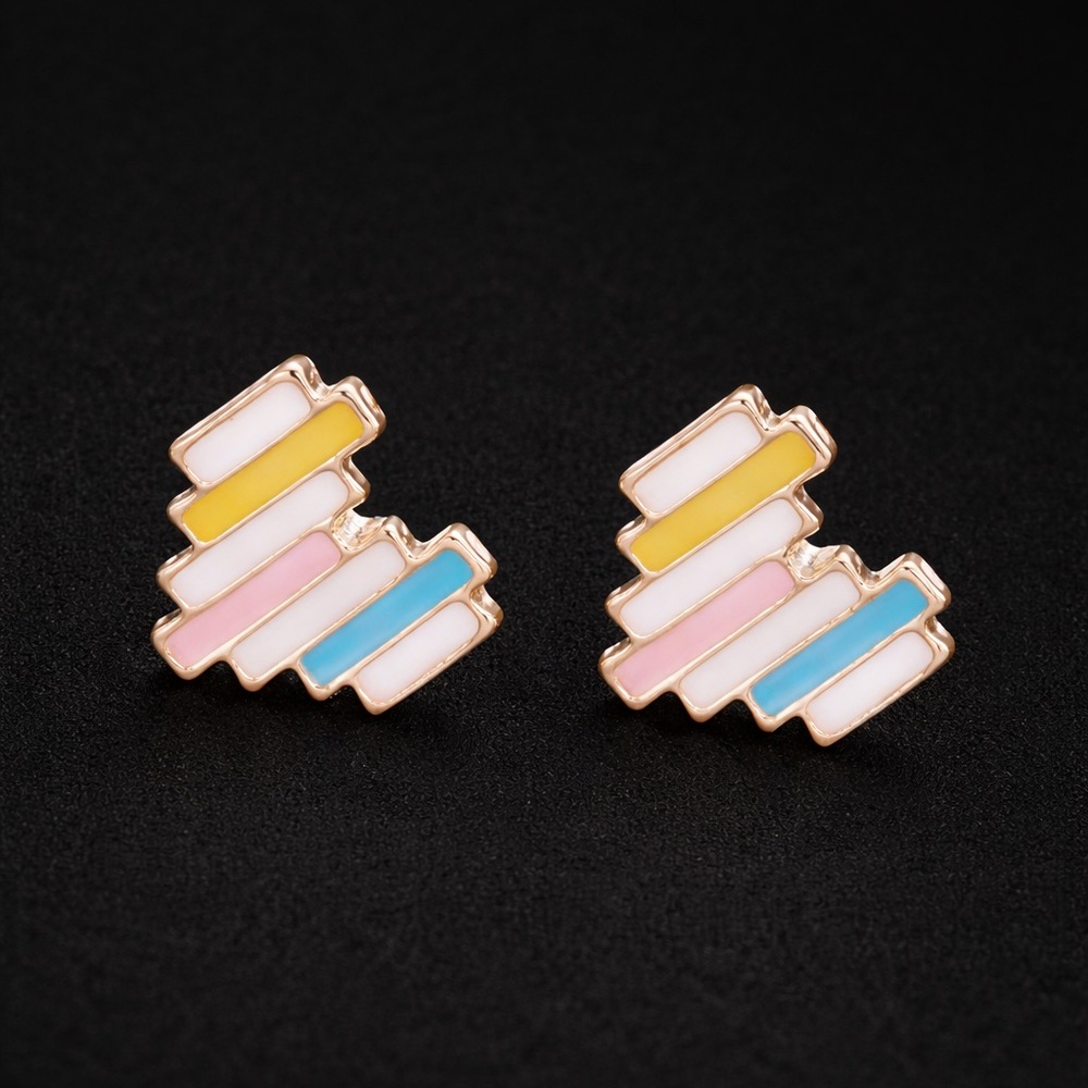 Pixelated Heart Pastel Retro Pixel Resolution Arcade Video Game Valentine’s Stud